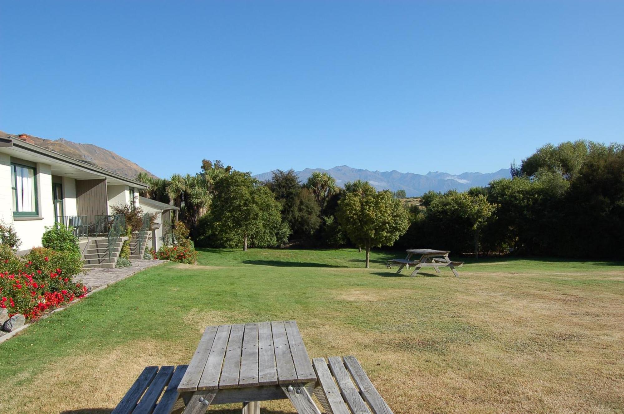 Wanaka Top 10 Holiday Park Exterior photo
