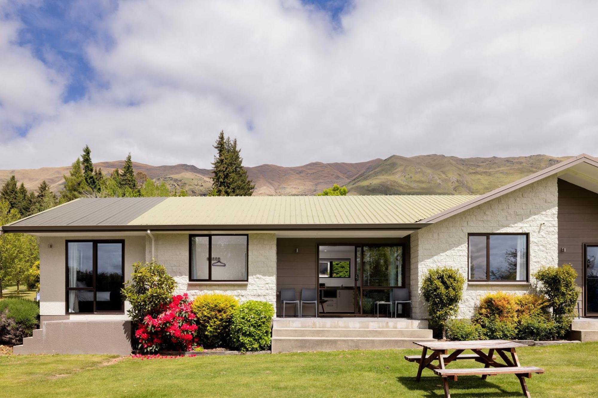 Wanaka Top 10 Holiday Park Exterior photo